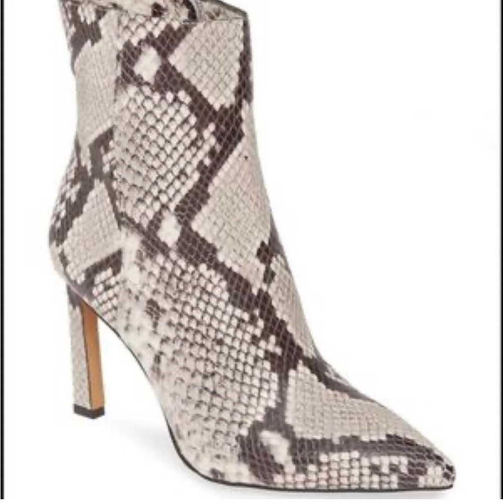 Vince Camuto Snake print bootie 5.5